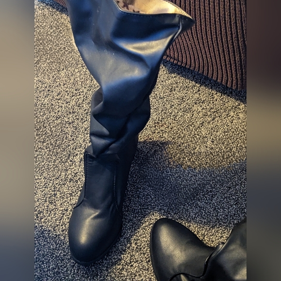 Boots - Picture 3 of 6